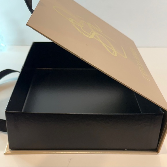 🆕 Luxurious Giorgio Armani “Sì” Gift Box – Elegant Collector’s Treasure - Picture 2 of 16